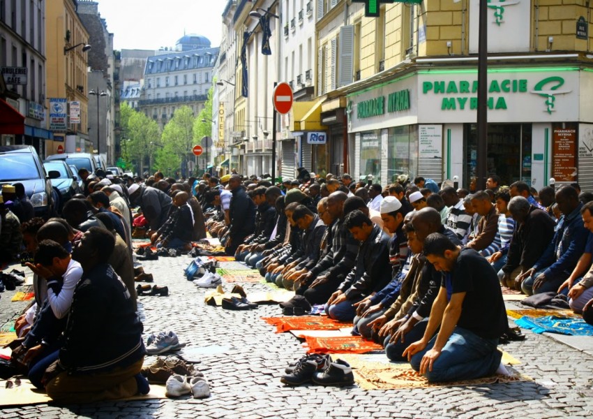 Франция започва да гони имами и затваря джамии