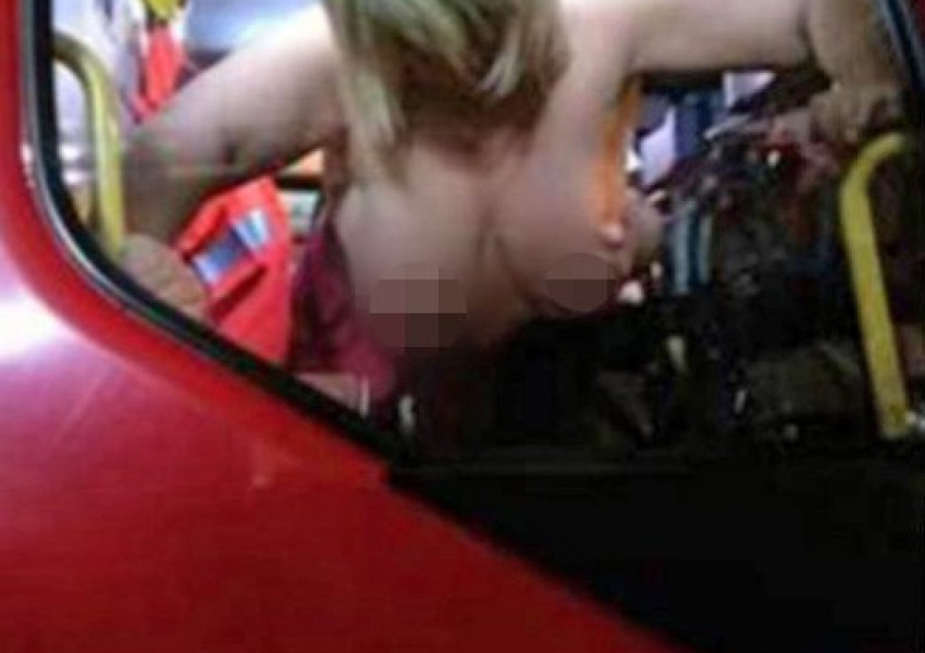 Пожарникар хванат да прави секс в противопожарната кола (СНИМКА 18 +)