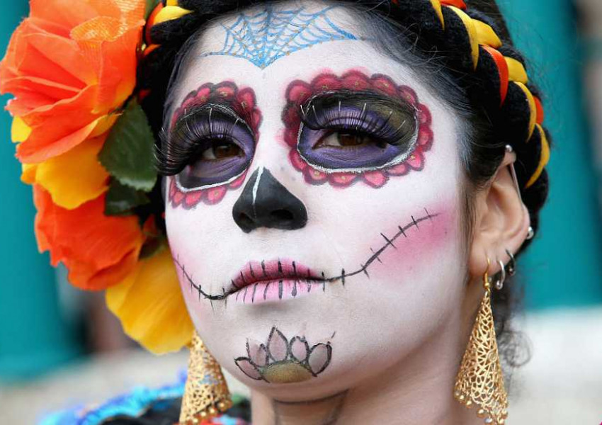 Хиляди мексиканци излязоха на парад по повод Деня на мъртвите