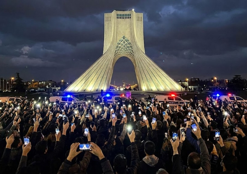 Тръмп: "Ще ударим здраво", ако Иран обеси протестиращ днес. В отговор Техеран заплаши американските бази в региона!