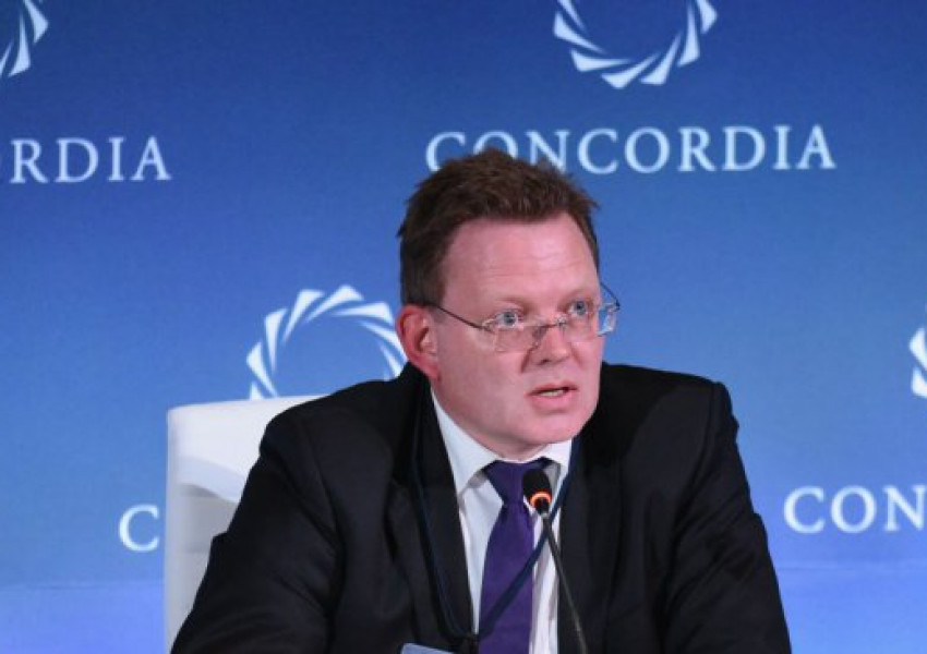 Наръгаха германски кмет, приел имигранти  