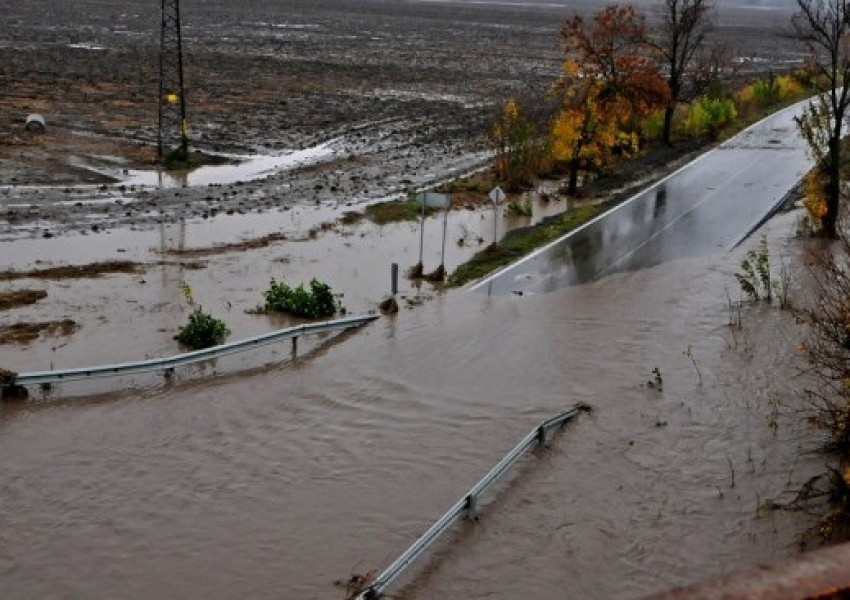 Червен код за опасни наводнения при съседите в Румъния
