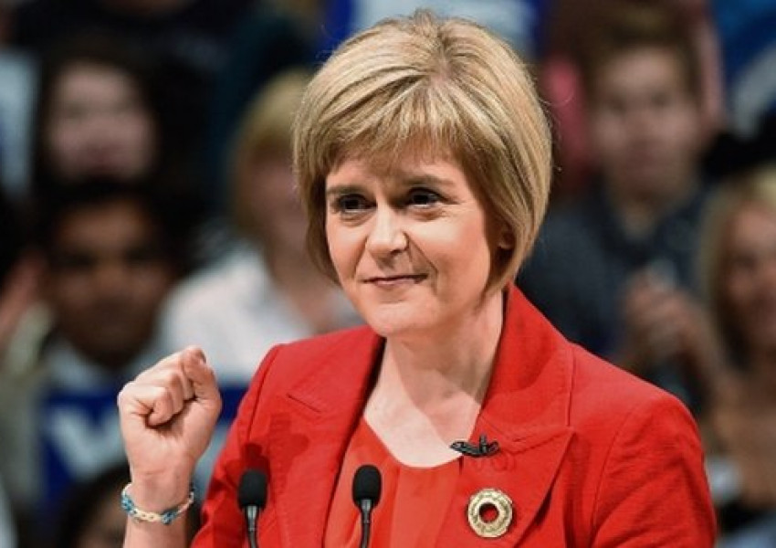 Стърджън изкушена да издигне шотландски кандидати в Англия 