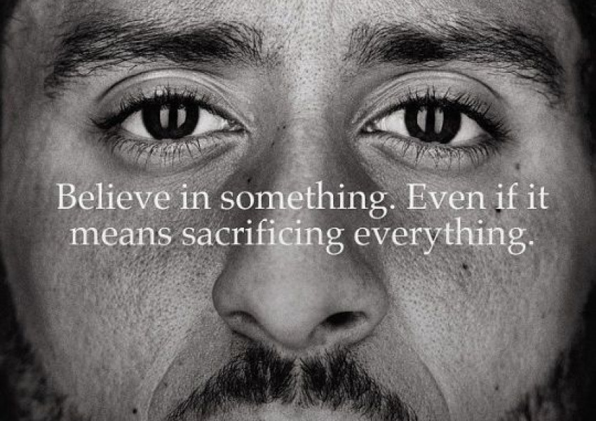 Скандална футболна звезда ще рекламира Nike (СНИМКИ+ВИДЕО)