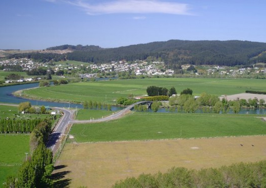 Малко градче в Нова Зеландия предлага къща и земя