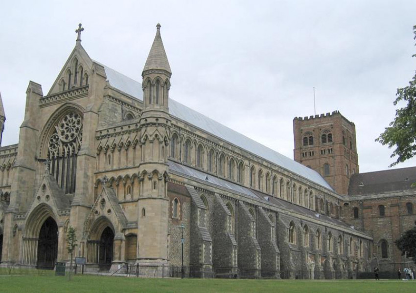 Бягство от Лондон за „жълти стотинки“: Открийте магията на Сейнт Олбанс (St Albans)