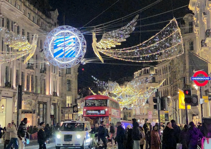 Лондонският West End се завърна: Регистриран е рекорден брой посетители по Коледа