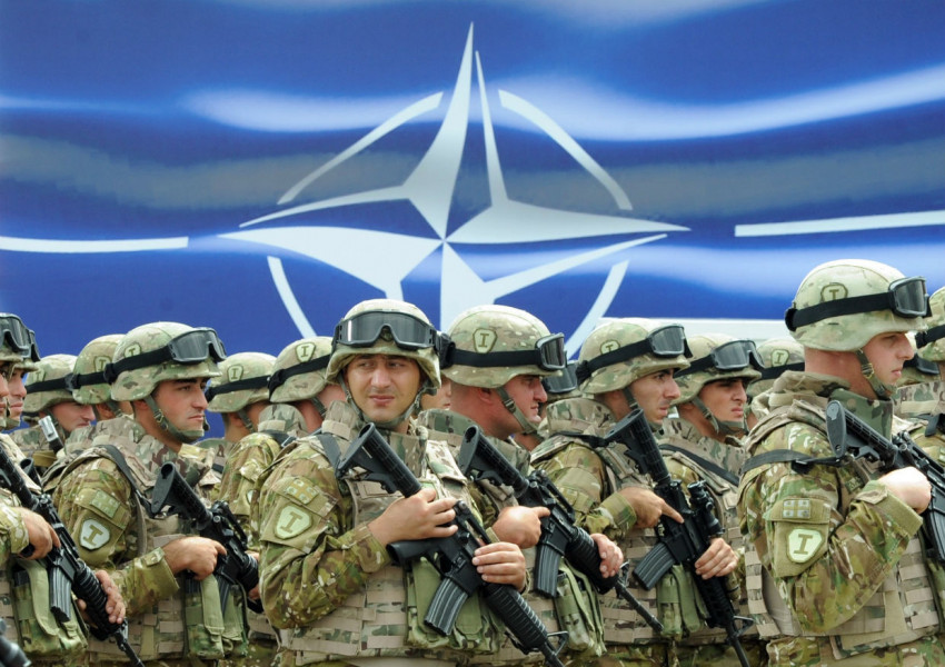 НАТО: Русия е струпала тежка военна техника в близост до Украйна. 