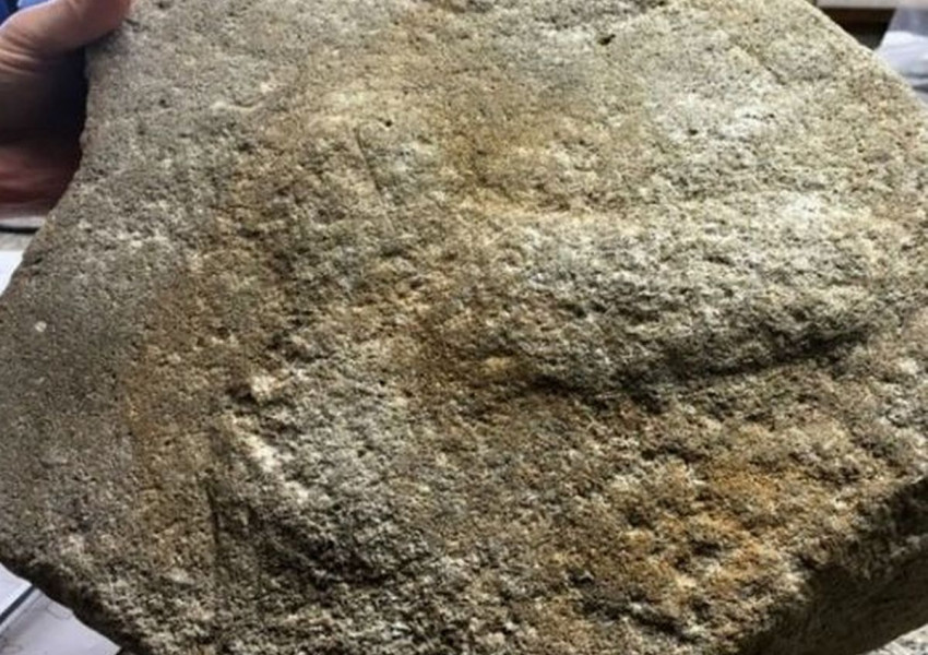 Англия: Римско фалическо изображение върху воденичен камък откриха при ремонт на магистрала!