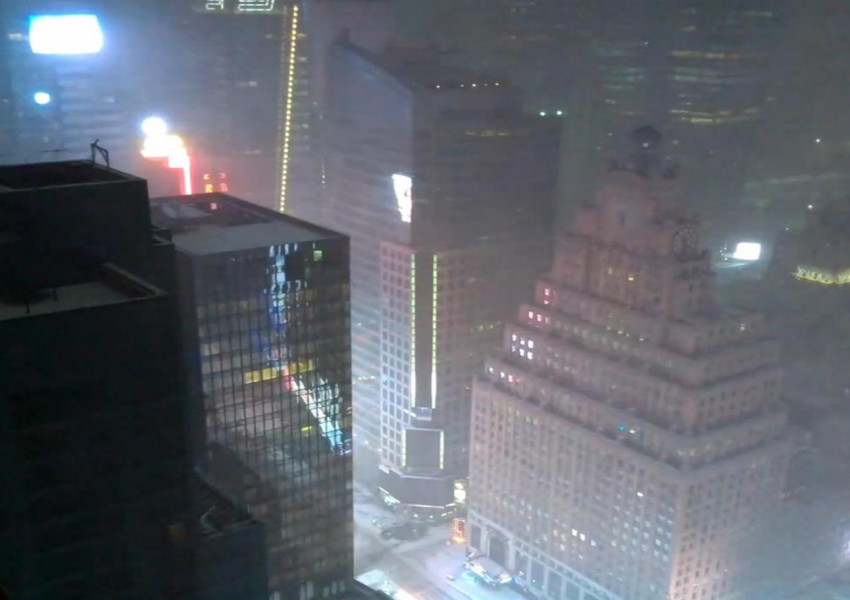 Снежната буря Стела връхлетя Ню Йорк, всички полети са отменени