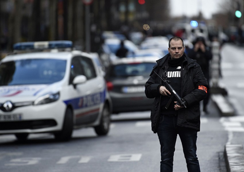 Във Франция арестуваха 7 души, подготвяли атентати