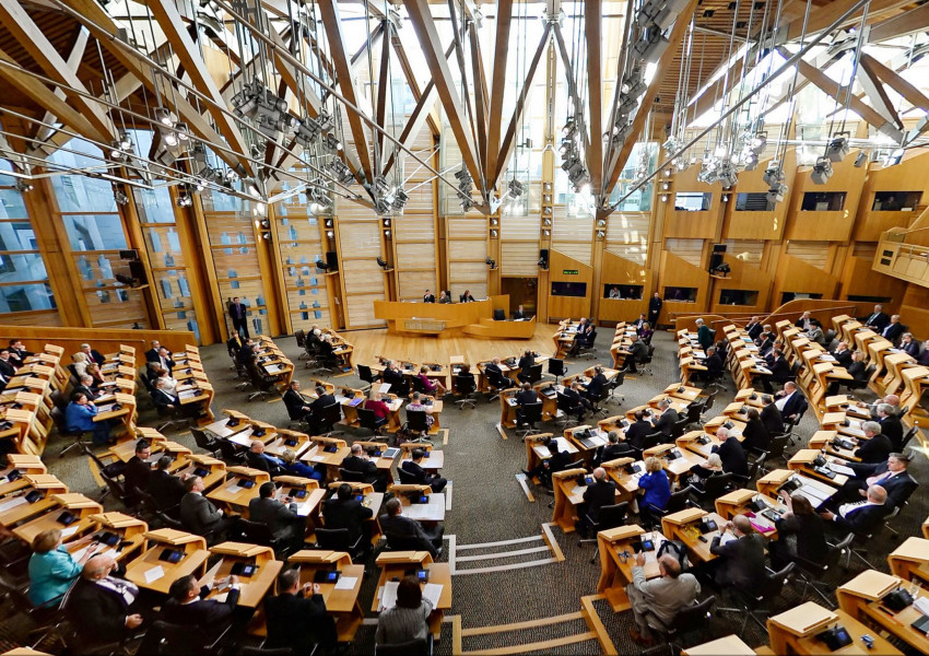 Евакуираха шотландския парламент!