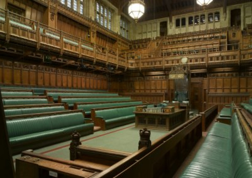 Над 100 души умират при атентат срещу парламента