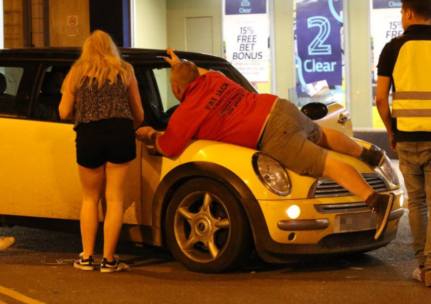 Дългият "пиянски" уикенд...по британски (СНИМКИ)