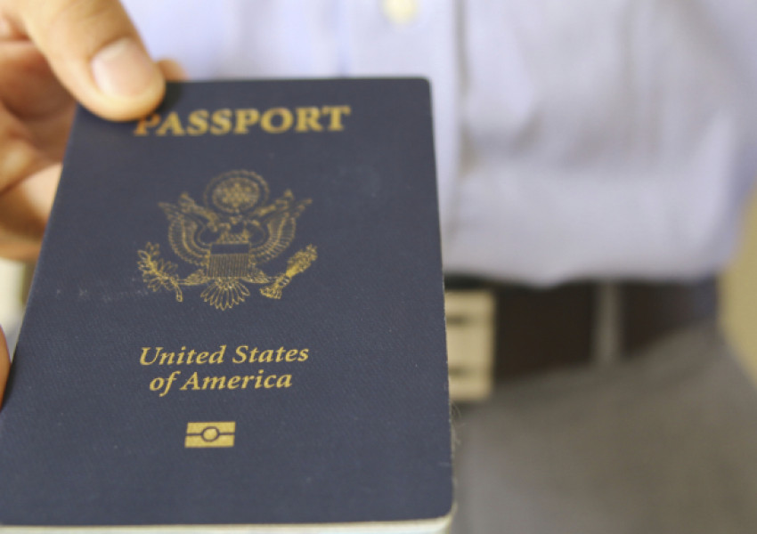Спипаха румънка с 401 откраднати или фалшиви паспорти в Гърция