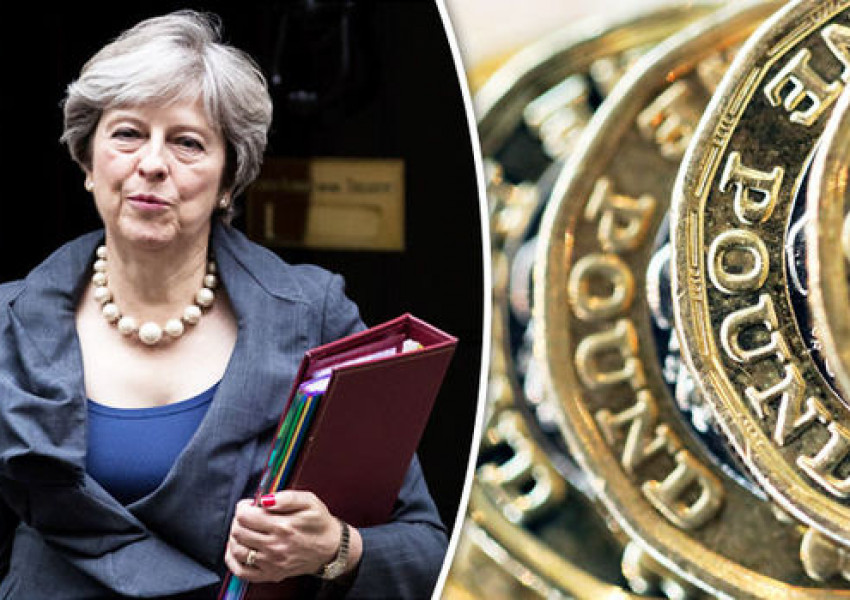 Паундът отлепи дъното!