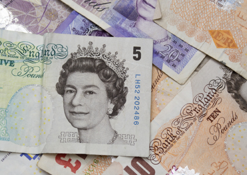 Паундът остава стабилен, еврото не толкова