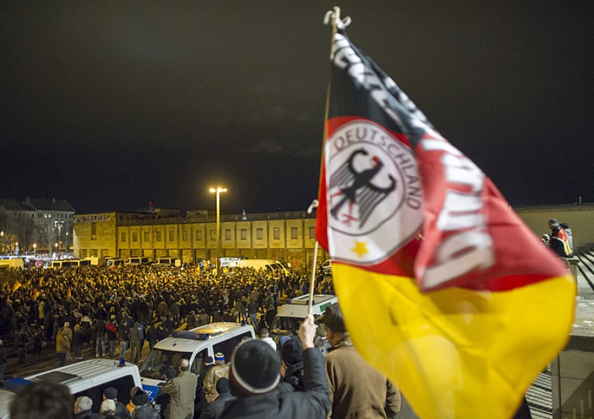 Нощ на протести и контрапротести в Лайпциг