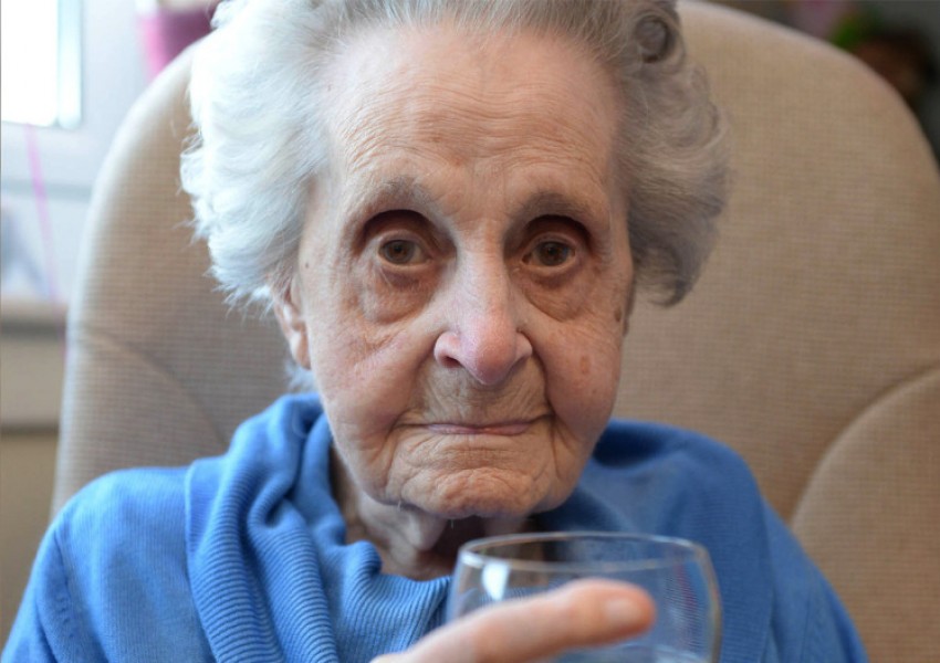 102-годишна жена пуши по 20 цигари на ден от 75 години насам!