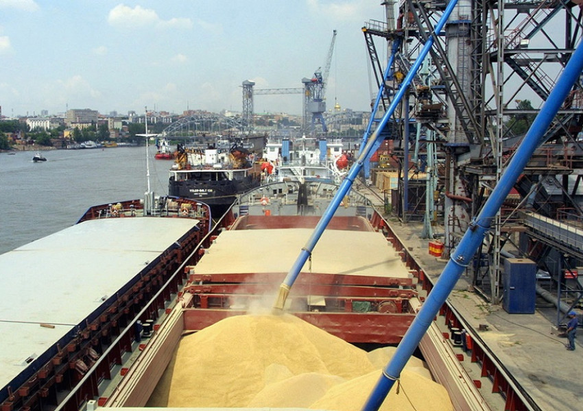 Напрежение на Босфора: Турция задържа руски товарен кораб превозващ зърно, Киев поиска от Анкара спирането му, защото товарът е бил краден от Украйна
