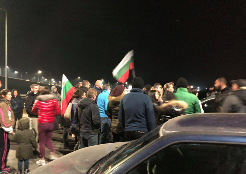 Отново протести из цяла България, блокади в много големи градове (ВИДЕО)