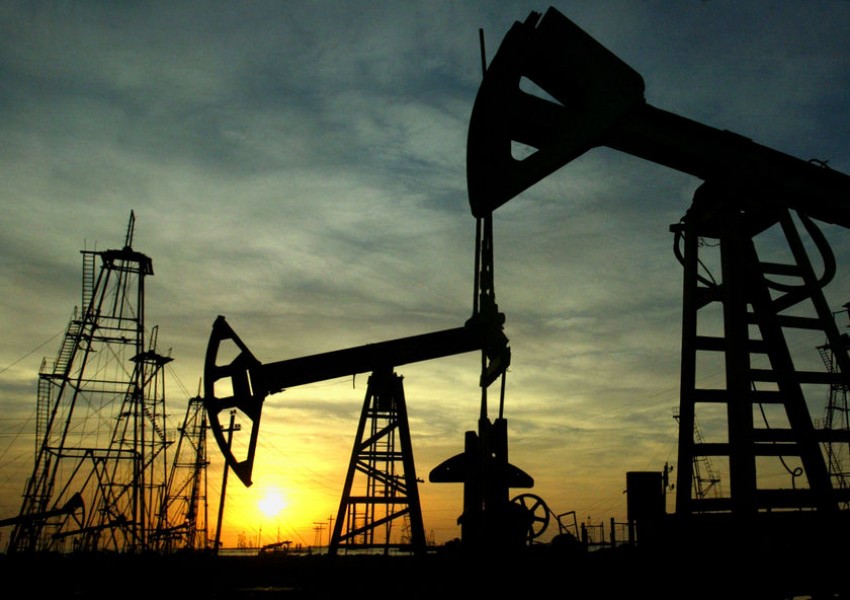 Цената на петрола се срина до ново дъно