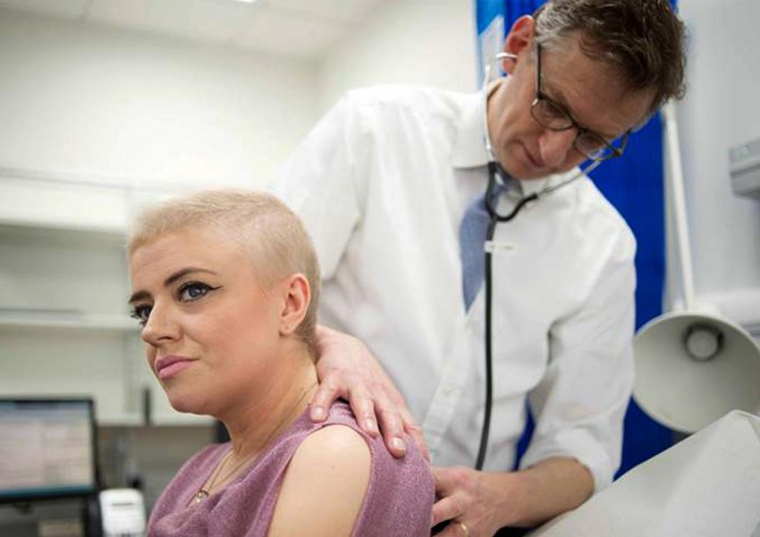 Млада онкоболна британка е първата жена, която ще тества новия вид ваксина срещу рак