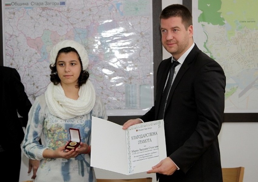 Още награди за смелата Мария, спасила шофьор на тролейбус в Стара Загора