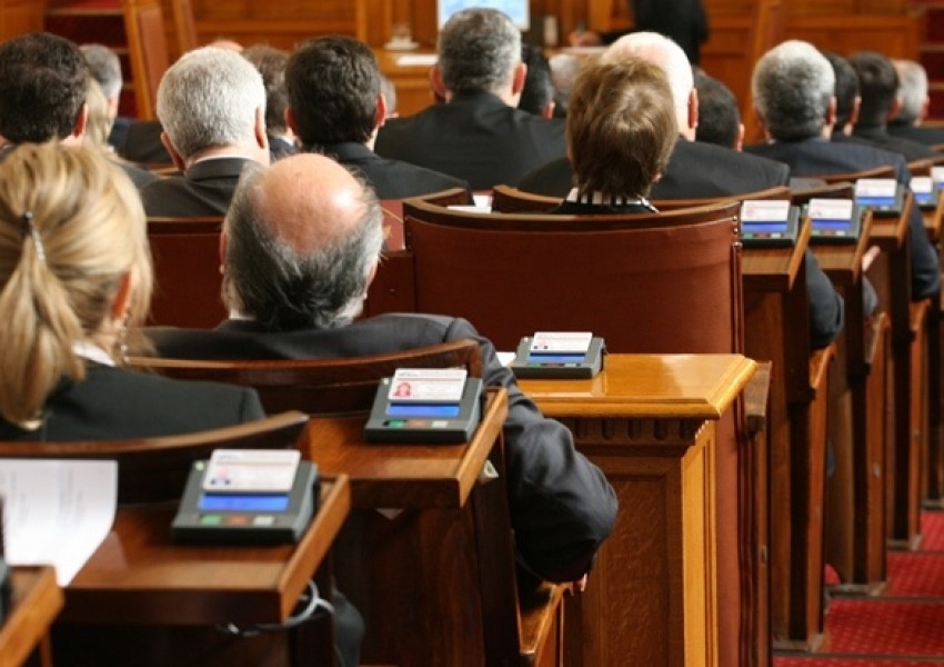 27 депутати не са взели думата в парламента нито веднъж през 2015 г.