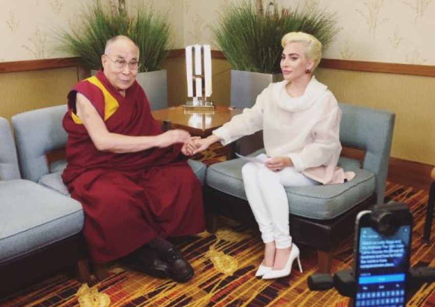Лейди Гага на среща с Далай Лама