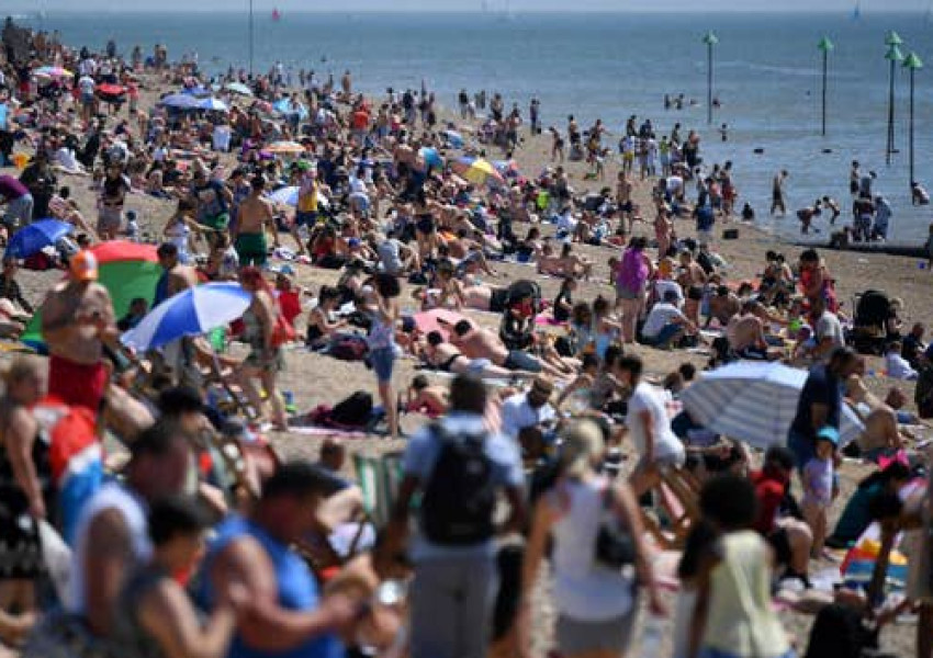 Смъртни случаи на британски плажове, заради липсата на спасители