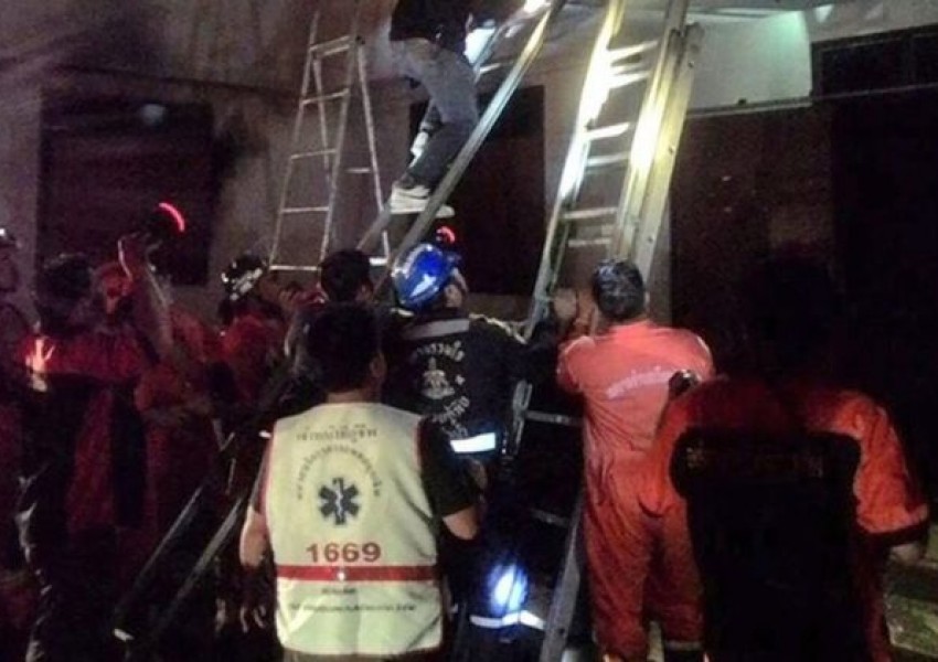 Трагедия в Тайланд! Десетки загинали при пожар в общежитие