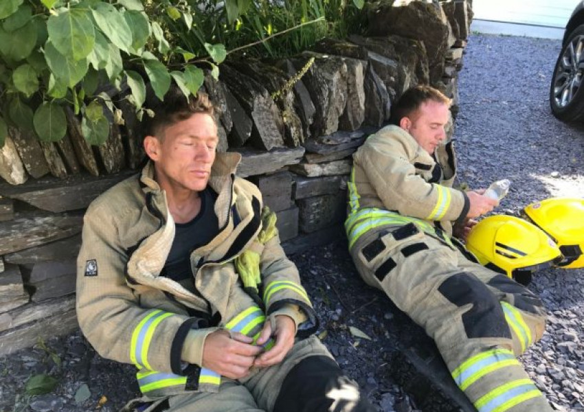 Кризисна ситуация в Уелс заради силен пожар