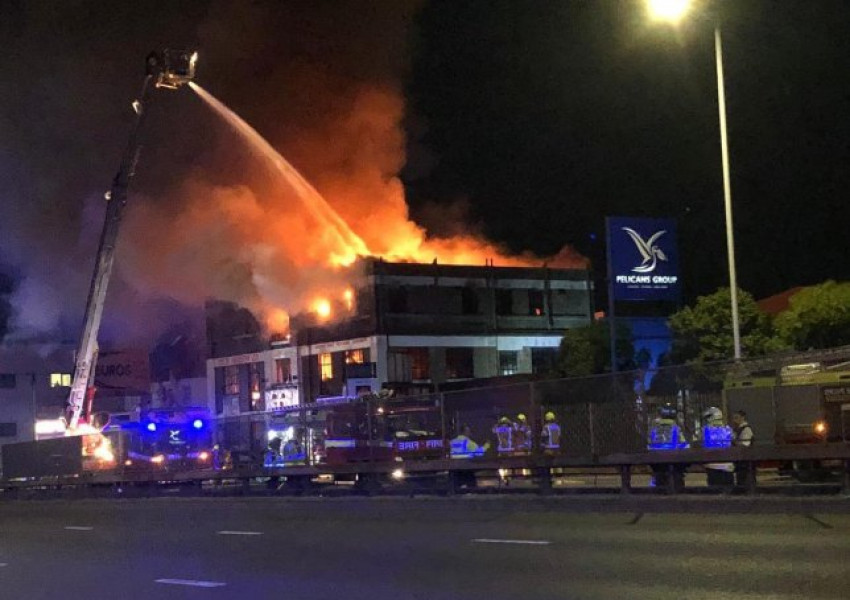 Страшен пожар в северен Лондон, изпратени са 70 огнеборци