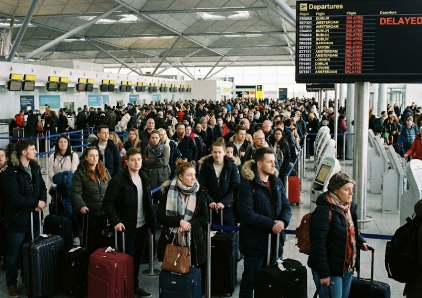 Голямото коледно пътуване започва: Очакват се хаос и закъснения на Stansted и Luton този уикенд