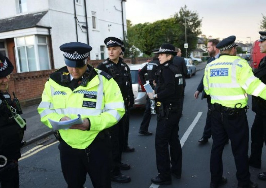 Британската полиция на крак, засилени са мерките за сигурност