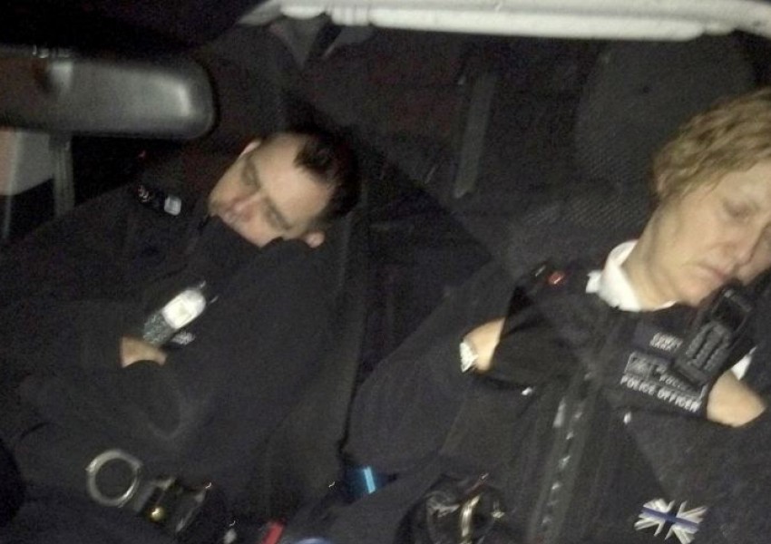 Английската полиция – масово заспала на Нова година (СНИМКА)