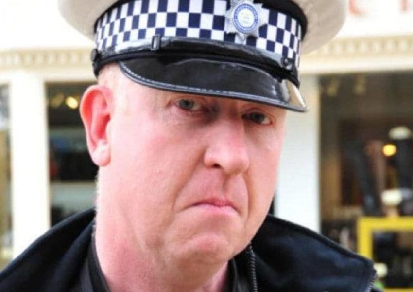 Уволняват полицай от Кембриджшир за расизъм?