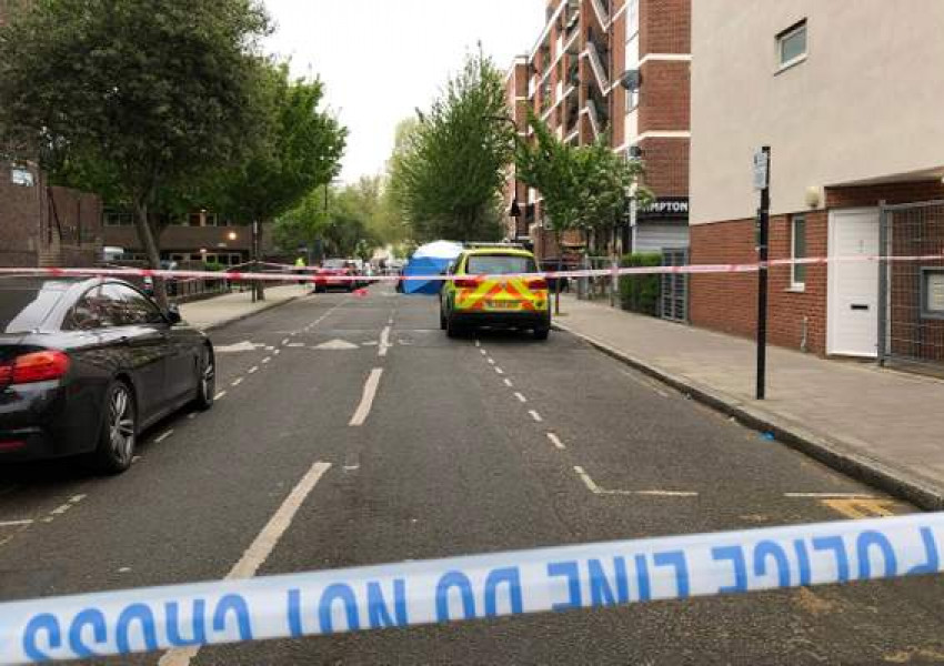 Мъж бе убит при кърваво нападение в източен Лондон