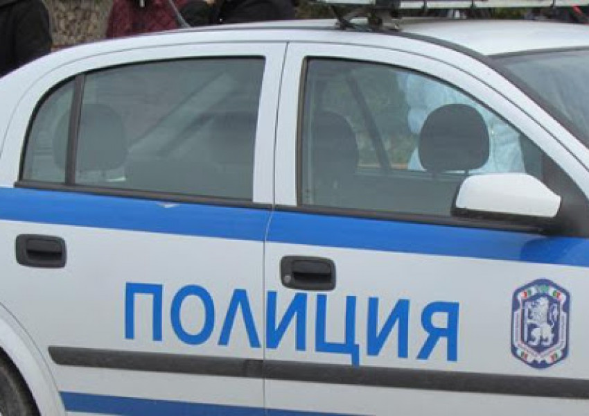 Осъдиха двама българи и британец за разпространение на наркотици и оръжия