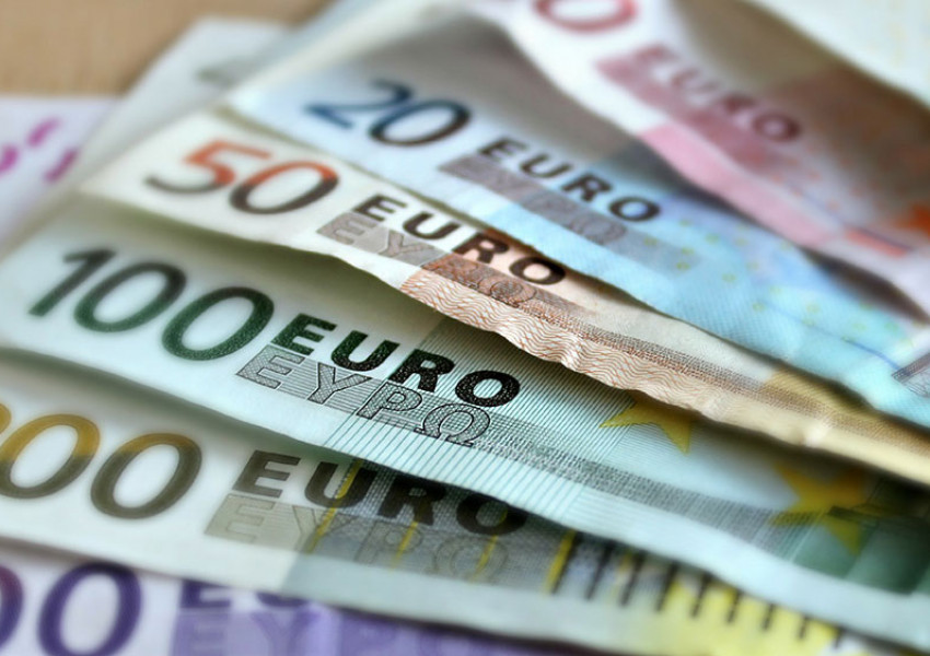 Преводите на валута до България вече ще са много по-евтини