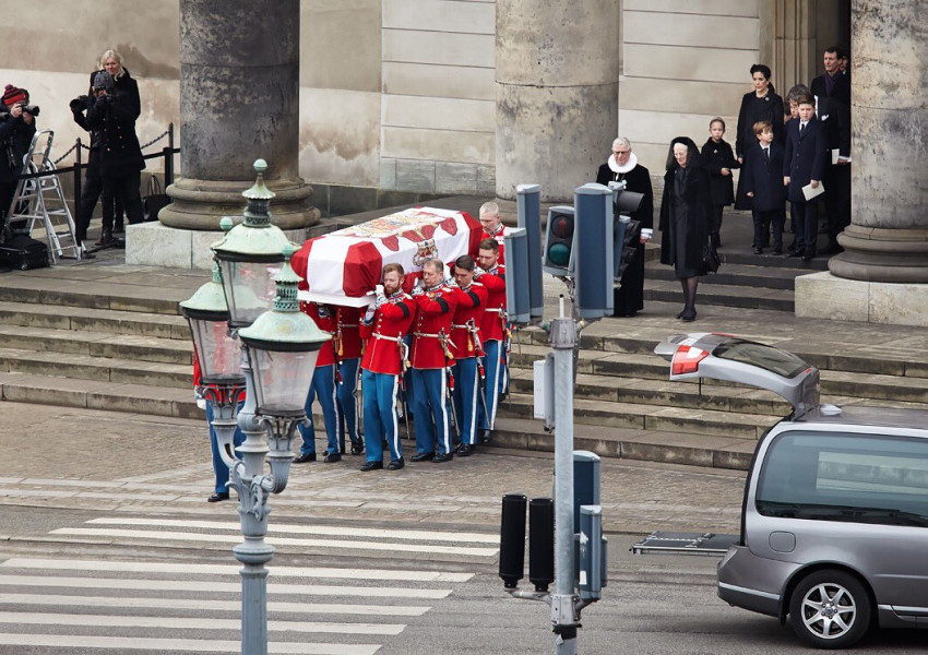 Как се погребва една кралска особа?