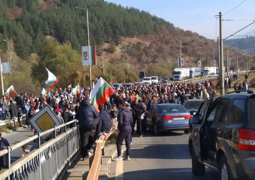 Протести из цяла България заради високите цени на горивата