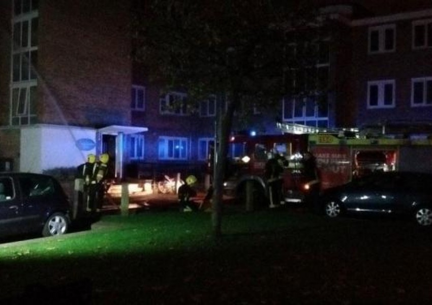 Пожар избухна в жилищна сграда в Югозападен Лондон (СНИМКИ)