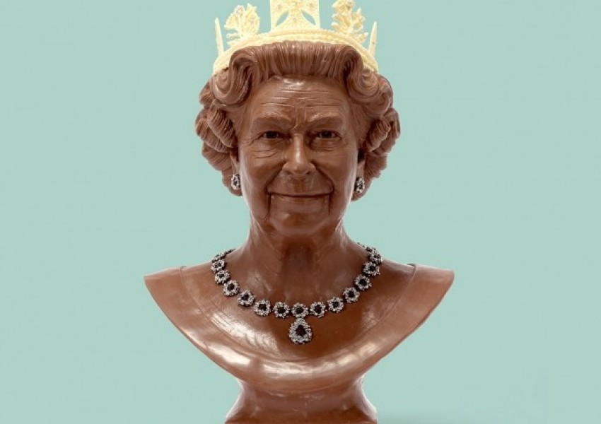 Сладкарка създаде шоколадова скулптура с лика на кралица Елизабет II