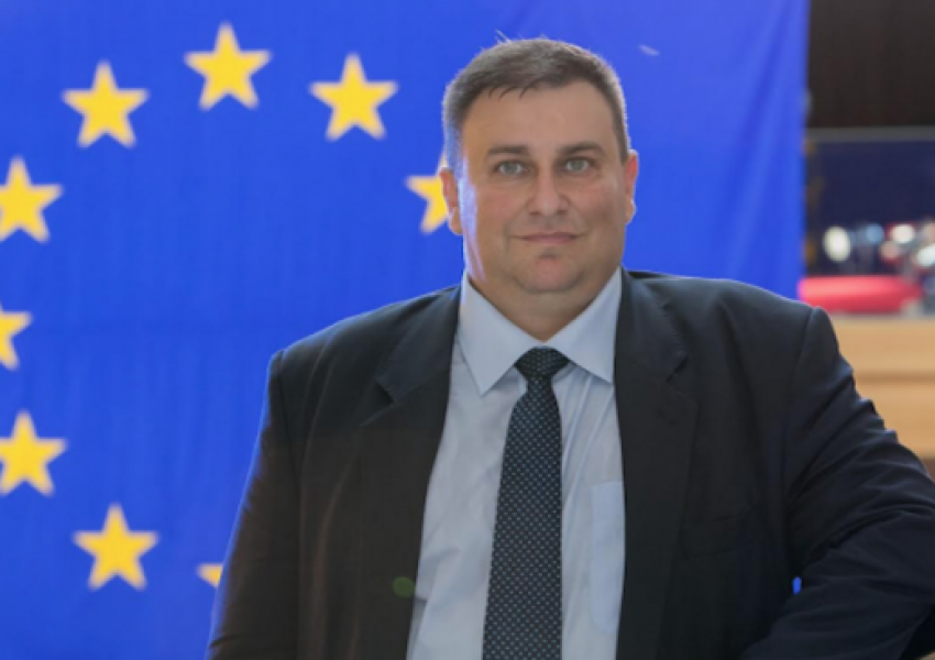 Евродепутат: Гастербайтерите да разберат, че и в България има закони