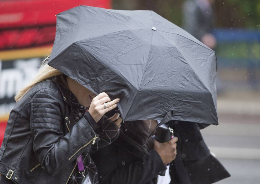 Дъжд и студ на Острова навръх Великден