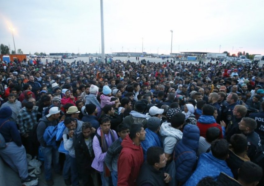 Мигрантската криза - предвестник на бурята, която ще погълне Европа