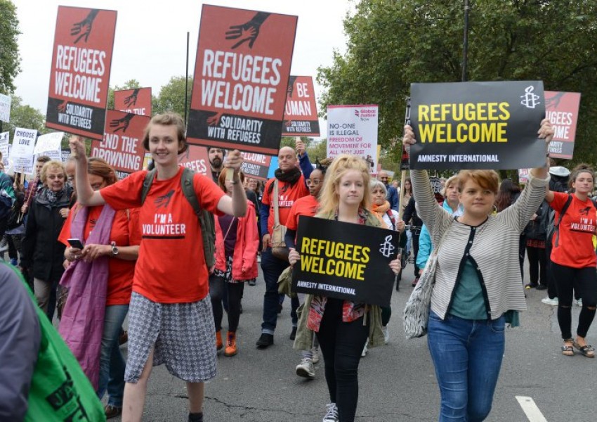 Стотици в Лондон: Бежанци, добре сте дошли!