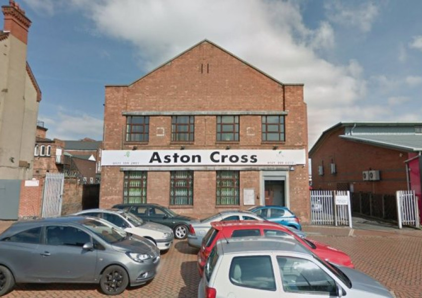 Мъж нападна молещи се в църква с Бирмингам